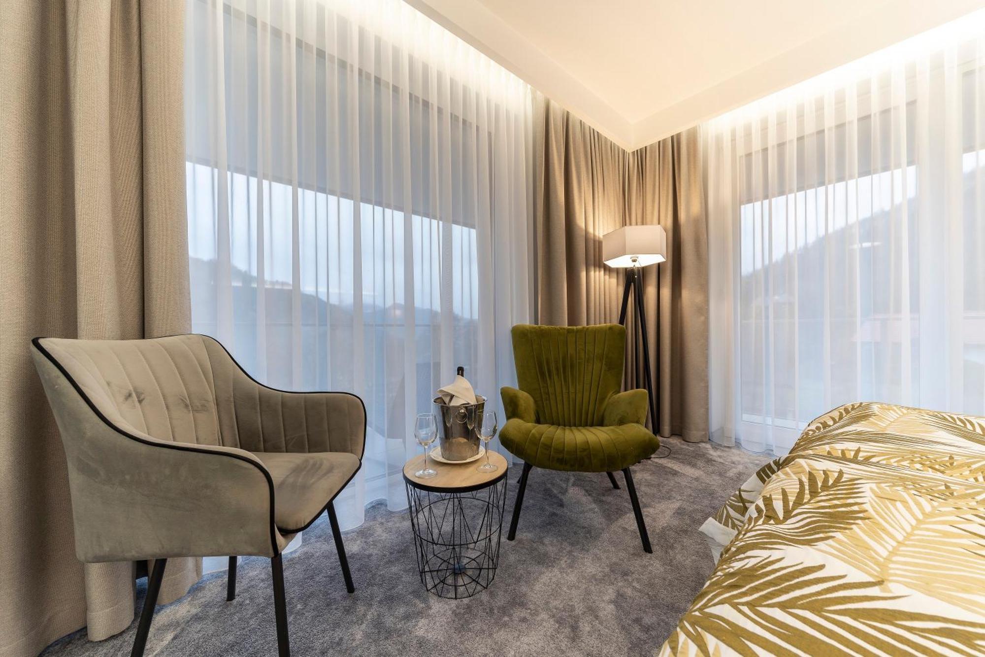 שצ'בניצה Hotel Solar מראה חיצוני תמונה