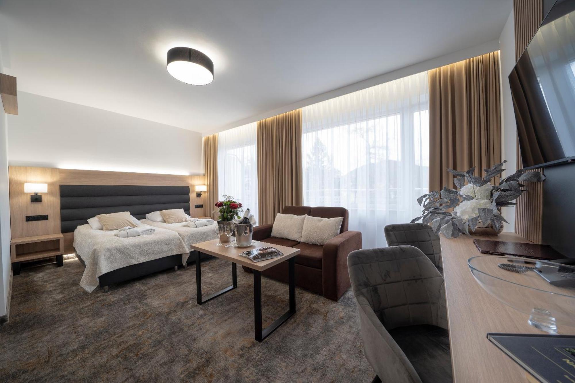 שצ'בניצה Hotel Solar מראה חיצוני תמונה