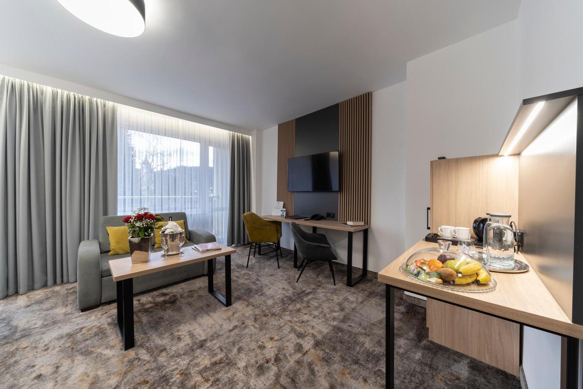 שצ'בניצה Hotel Solar מראה חיצוני תמונה